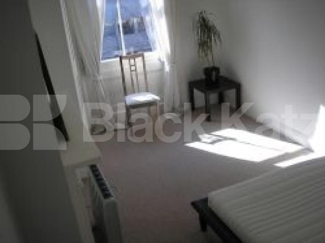 			4 Bedroom, 1 bath, 1 reception Flat			 Notting Hill Gate, NOTTING HILL W11